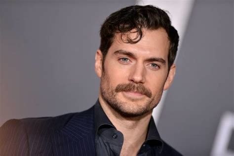 Henry Cavill Wiki, Height, Weight, Age, Girlfriend, Family,。